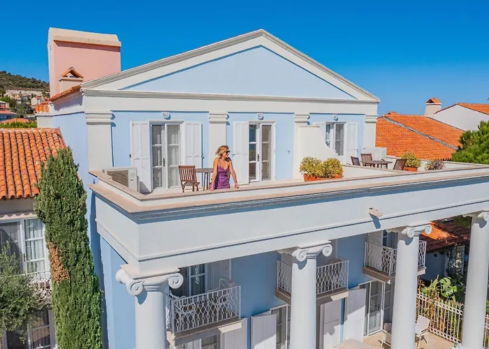 Port Hotel